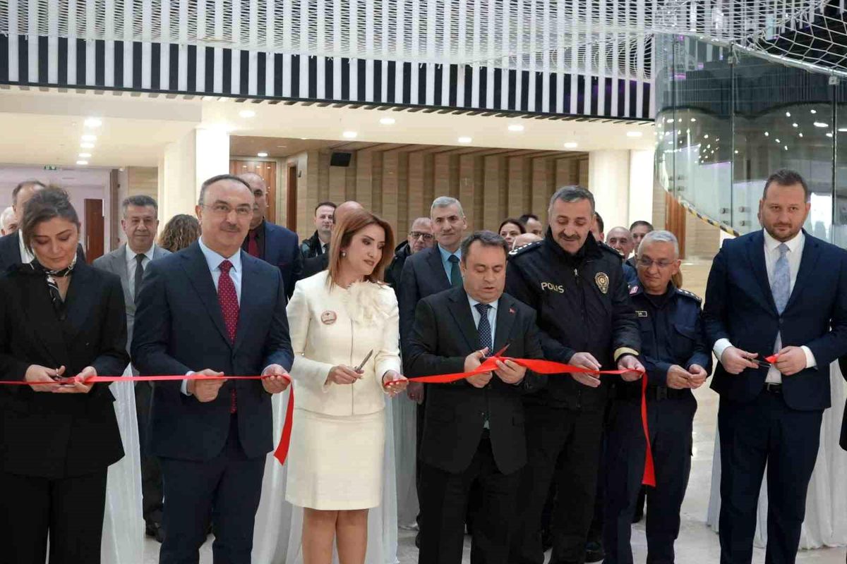 Tekirdağ'da mahkumların hazırladığı resim sergisi açıldı