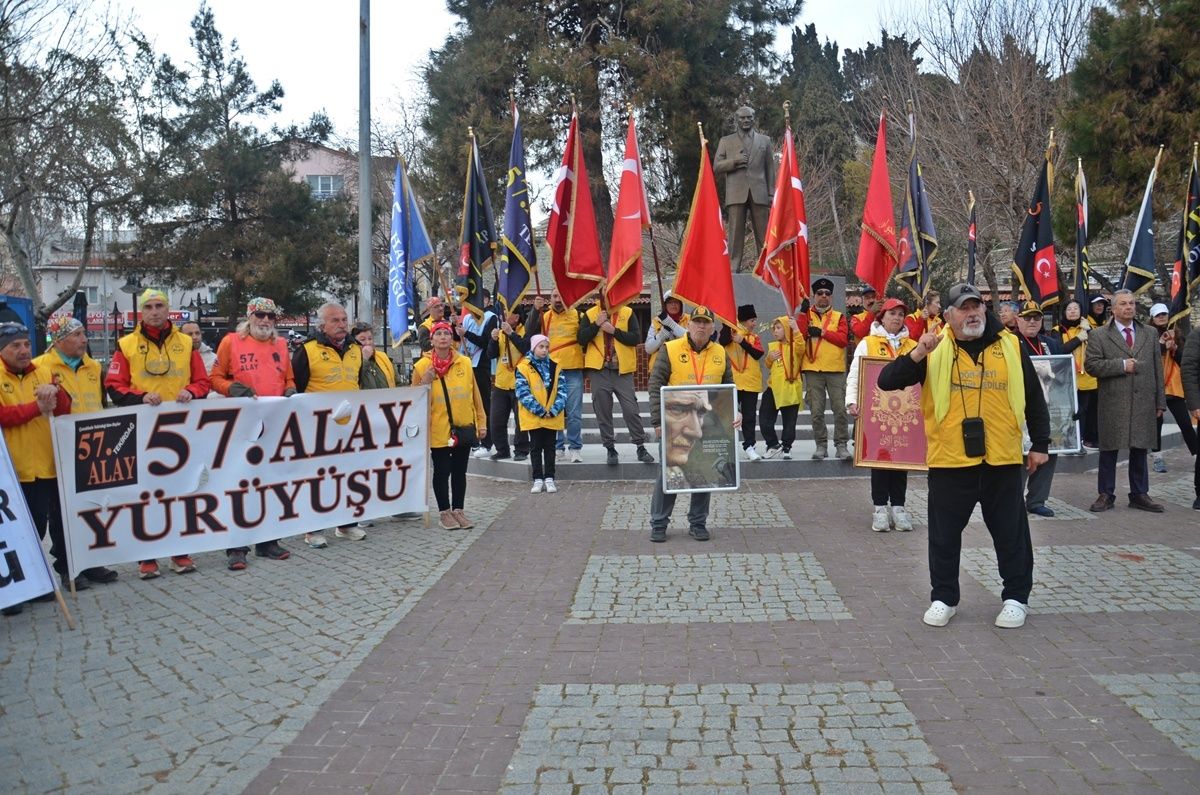 "57. Alay" için Tekirdağ'dan yola çıkan gönüllüler Gelibolu'ya geldi