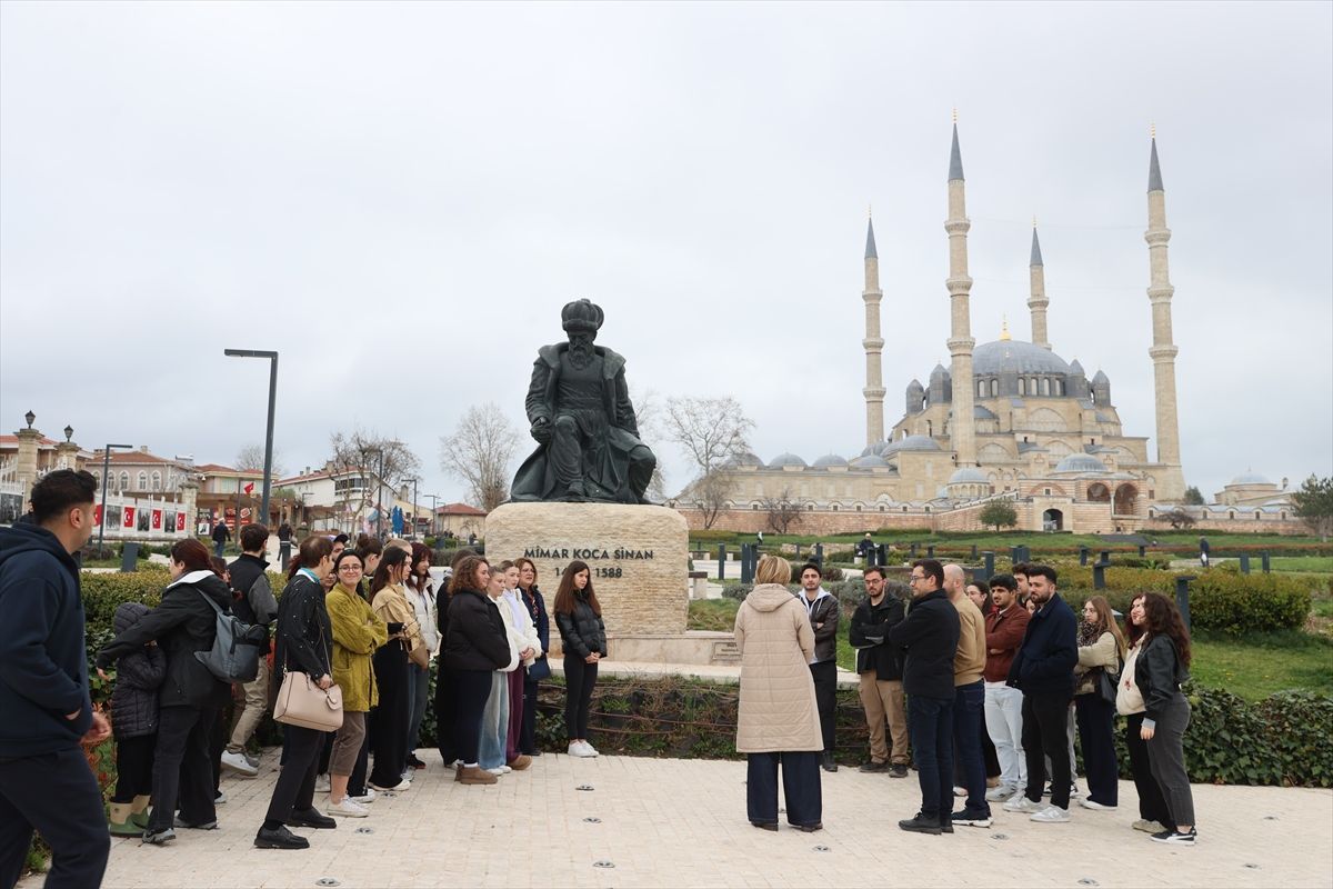 Edirne'de mimarlık öğrencileri restorasyonu tamamlanan Selimiye Camisi'ni gezdi