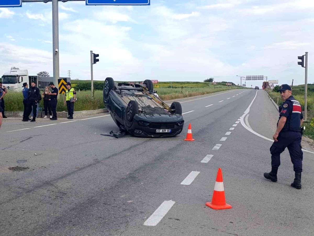 Tekirdağ'da kamyonetle çarpışan otomobil ters döndü: 1 yaralı