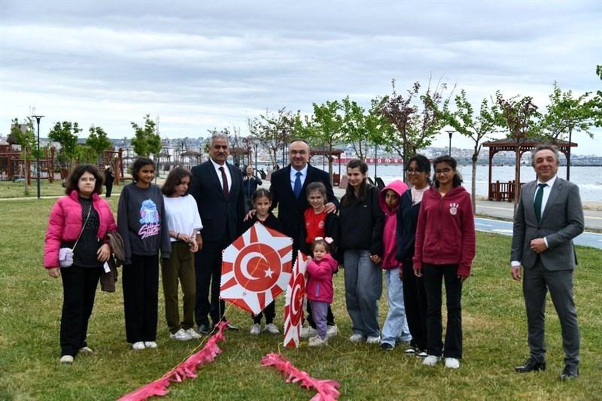 Tekirdağ'da uçurtmalar çocuklar için gökyüzüne yükseldi