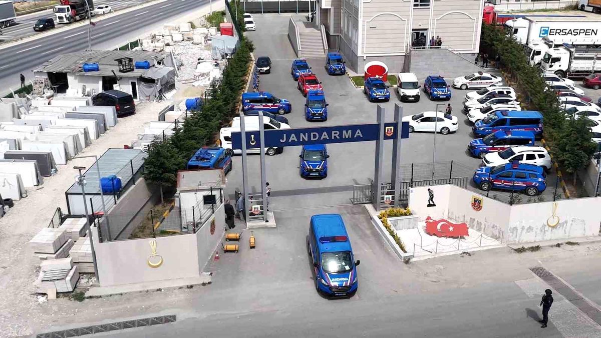 Tekirdağ'da dar sokaklarda huzur uygulaması: 21 aranan şahıs yakalandı