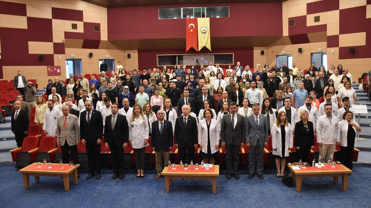 Trakya Üniversitesinde eczacı adayları beyaz önlüklerini giydi