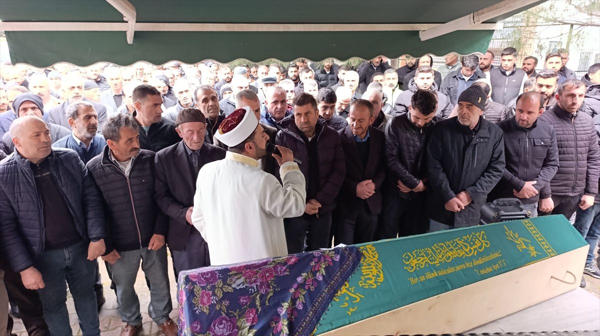 Bandırma'daki otobüs kazasında ölen Elif Kel son yolculuğuna uğurlandı