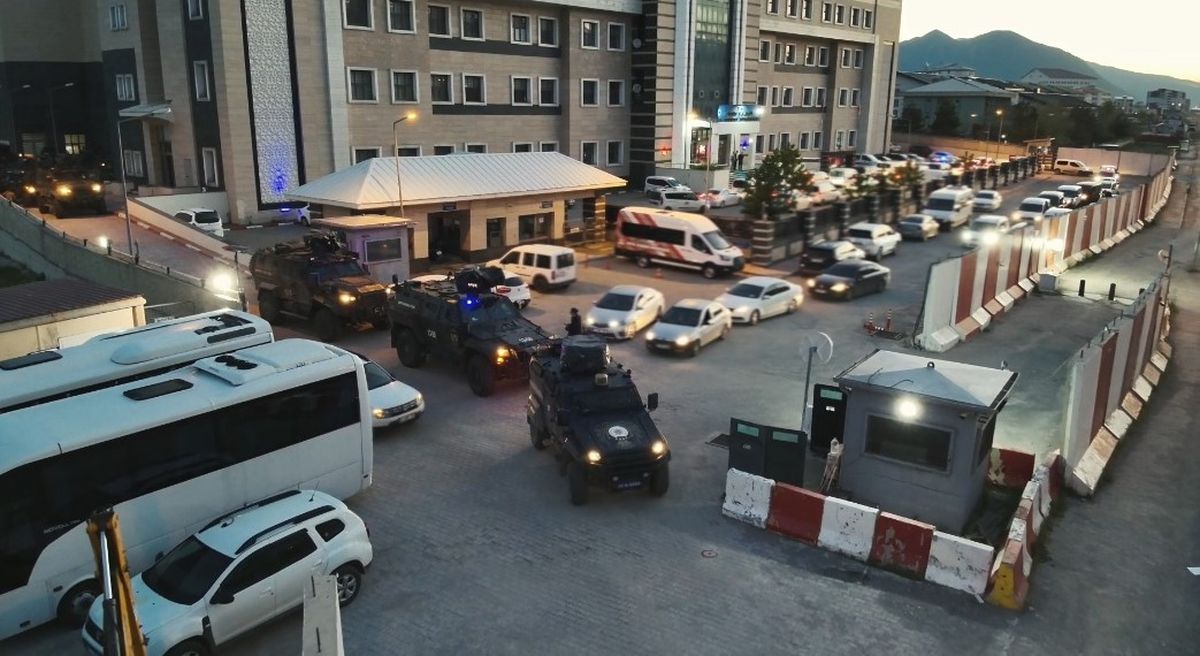 Bitlis merkezli 3 ilde uyuşturucu operasyonu; 13 tutuklama