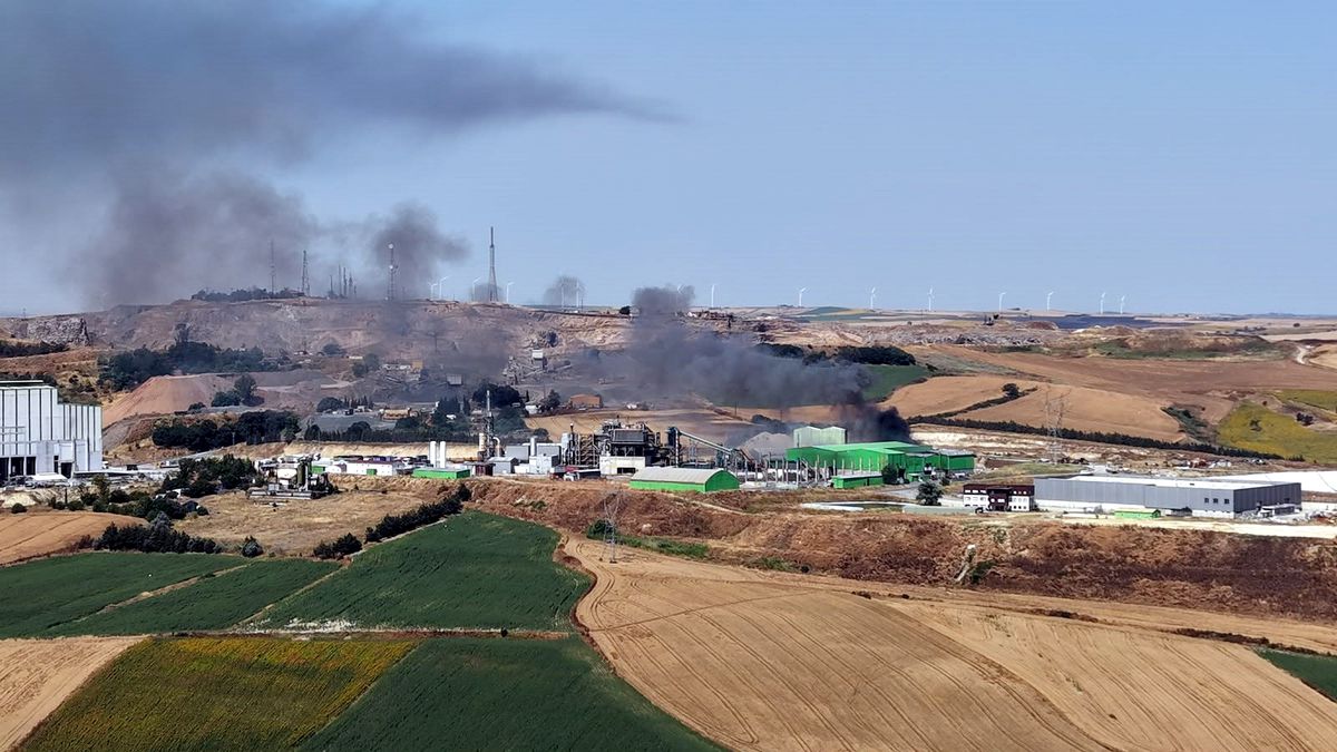 Katı atık bertaraf tesisinde yangında çöp depolama alanı zarar gördü