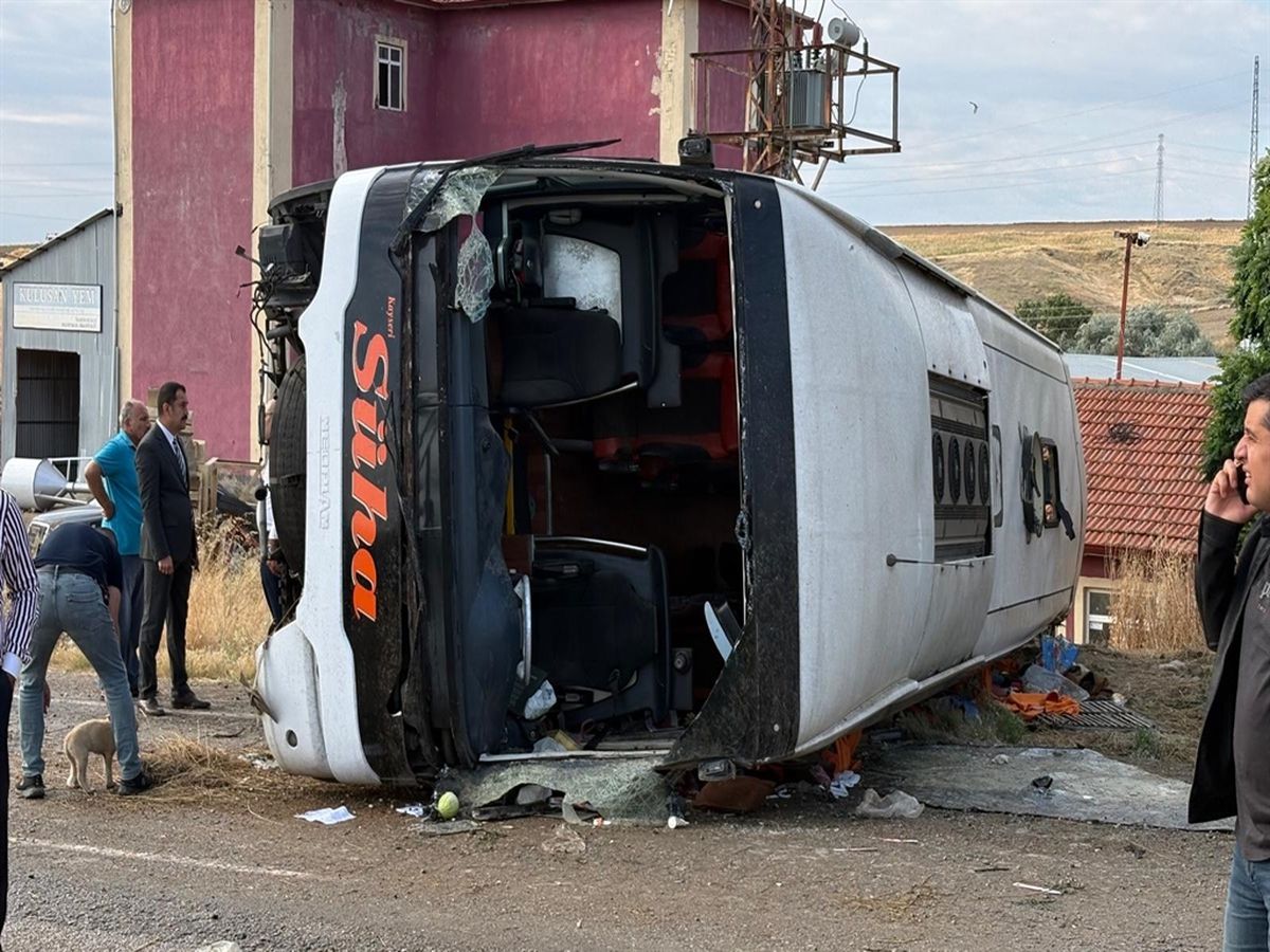 Kırıkkale'de Otobüs Kazası: 1 Ölü, 40 Yaralı