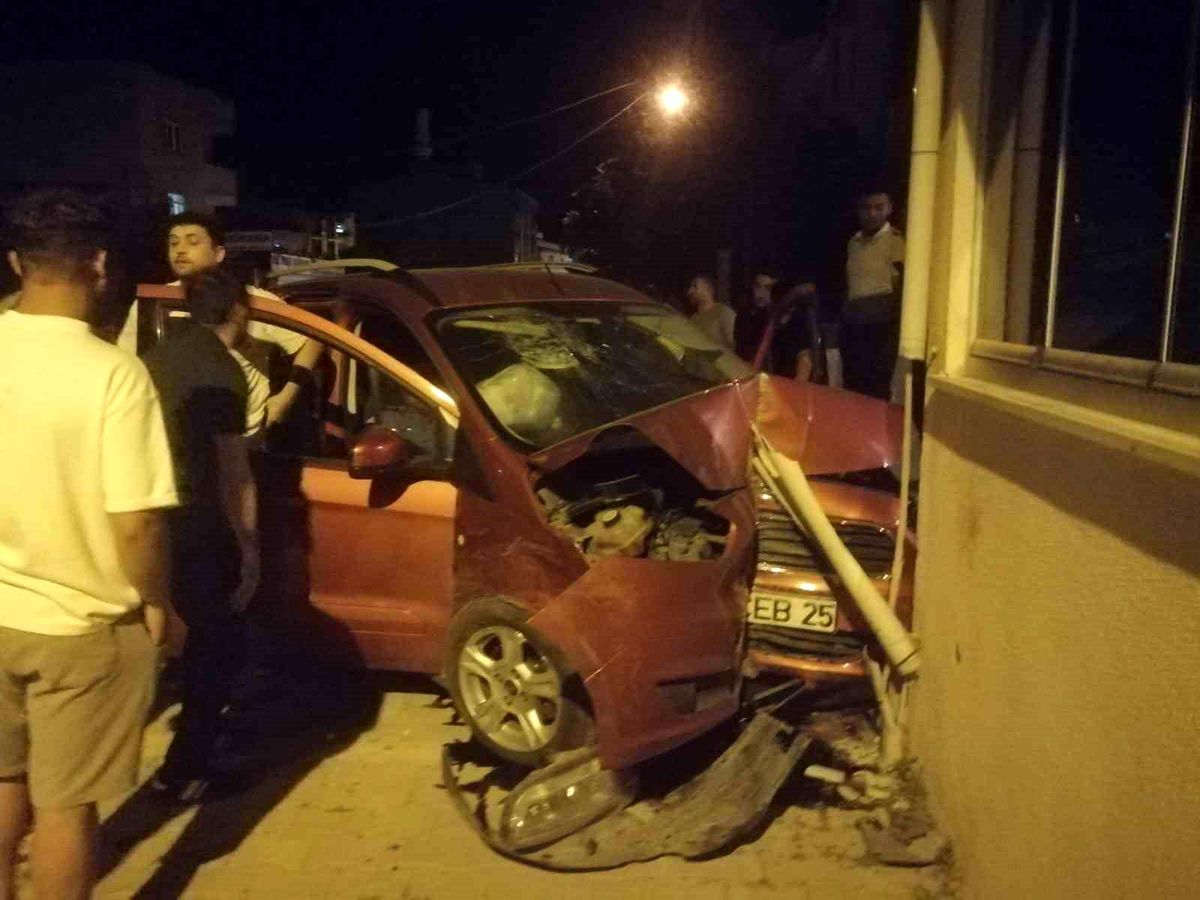 Kapaklı'da alkollü sürücü bina duvarına çarptı: 2 yaralı