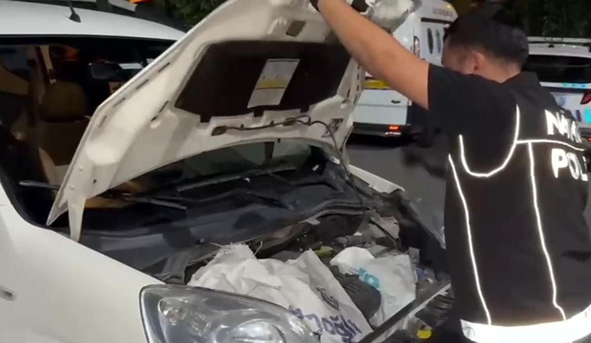 Aracının motor kısmına gizlediği uyuşturucuları piyasaya sürmek isterken yakalandı