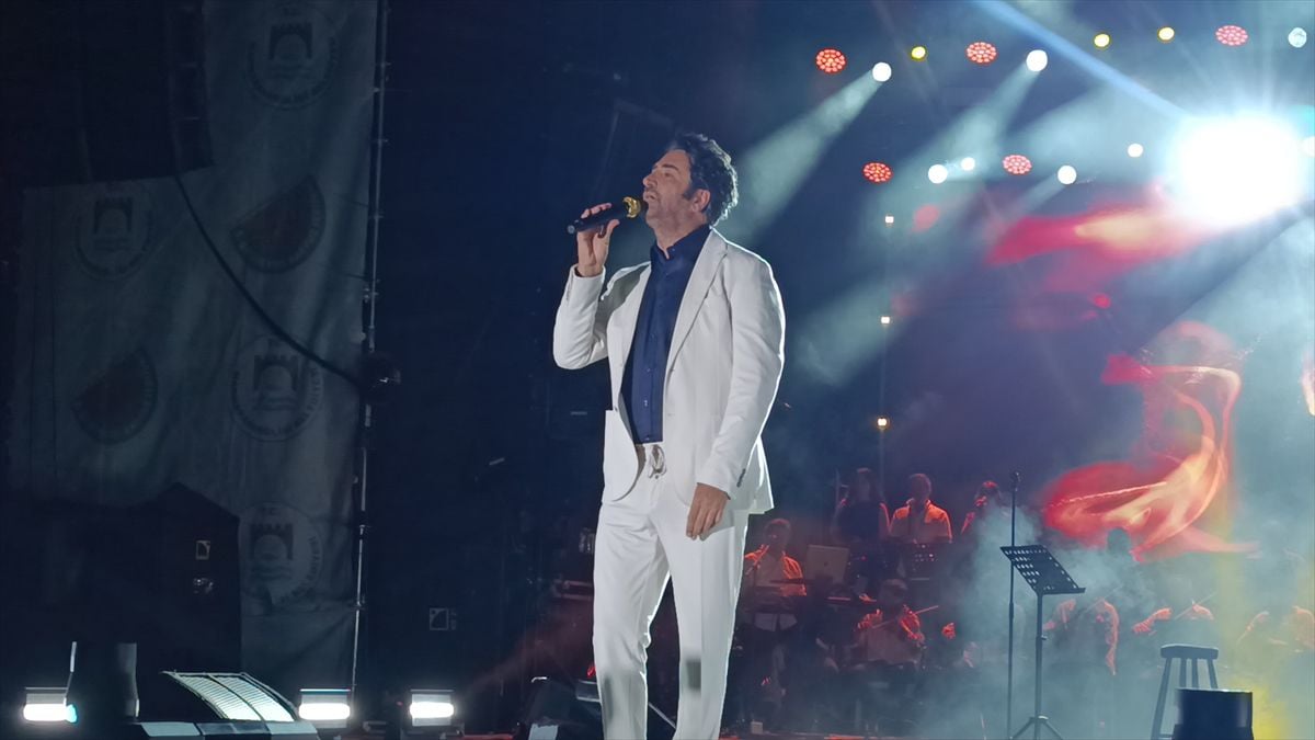 Karpuz Festivali'nde Mahsun Kırmızıgül Rüzgarı