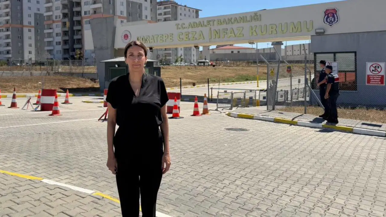YENİ Partili Rızvanoğlu'ndan, Sinem Dedetaş ile Deniz Göktaş’a ziyaret