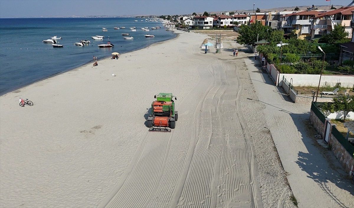 Tekirdağ sahillerinde yaz boyunca 210 ton deniz çöpü ve 13 bin 860 ton yosun toplandı